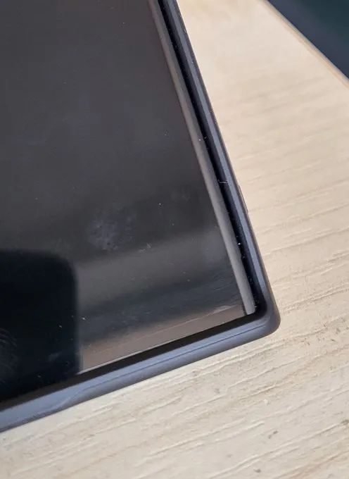 不少用户反映 Galaxy S23 Ultra 屏幕存瑕疵,三星回应称并非缺陷