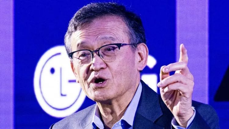 川普公开要求英特尔CEO陈立武立即辞职，或与其过去与中国军方背景企业过从甚密有关。彭博