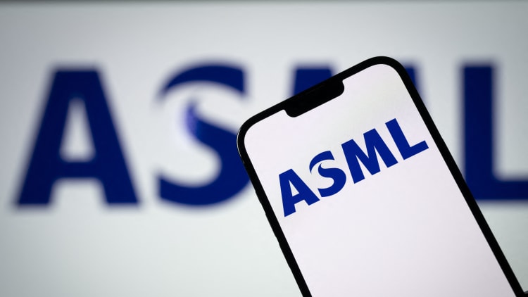 ASML对2026年增长前景态度谨慎，中国成其基本盘