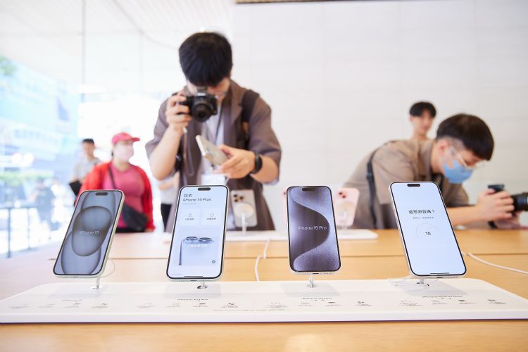 苹果拟在iOS 17.1中修正iPhone 12的辐射超标问题。法新社