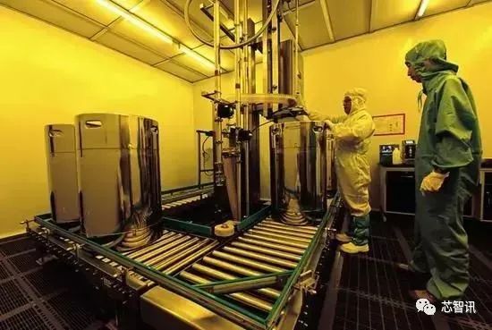 传日系光刻胶大厂断供，国产光刻胶概念股集体大涨！
