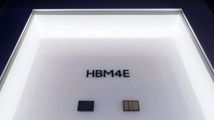 三星加速HBM4E开发，预计2026年5月交付首批样品