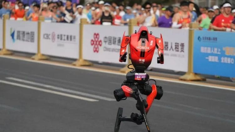 自主导航机器人“闪电”夺冠，人形机器人技术实现飞跃