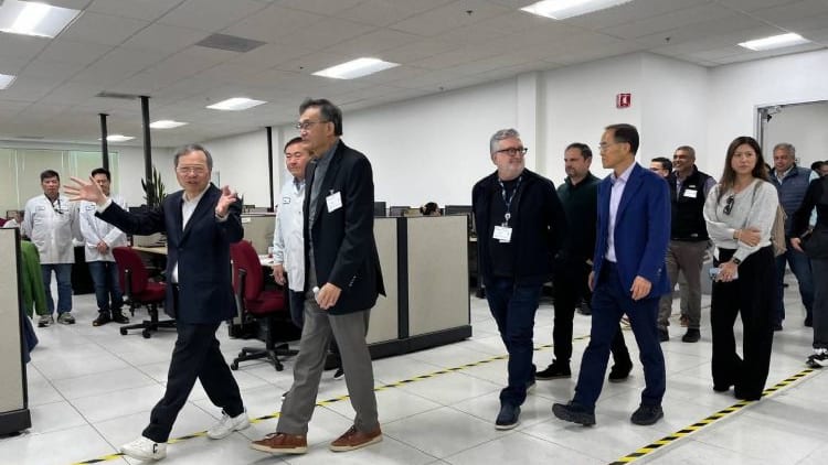 英特尔CEO陈立武走访美超微