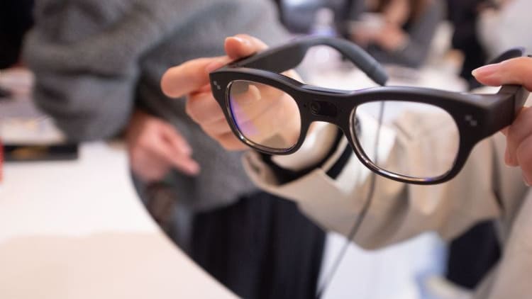 三星计划2026年推出无面板智能眼镜Galaxy Glasses