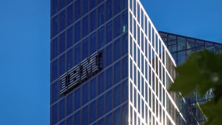 IBM收购HRL实验室，双线发力量子计算技术
