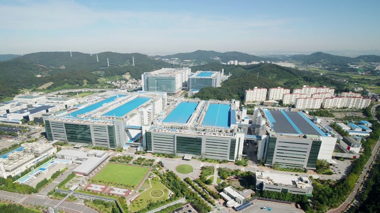SDC第8.6代OLED产线需求低迷，未来命运系于苹果订单