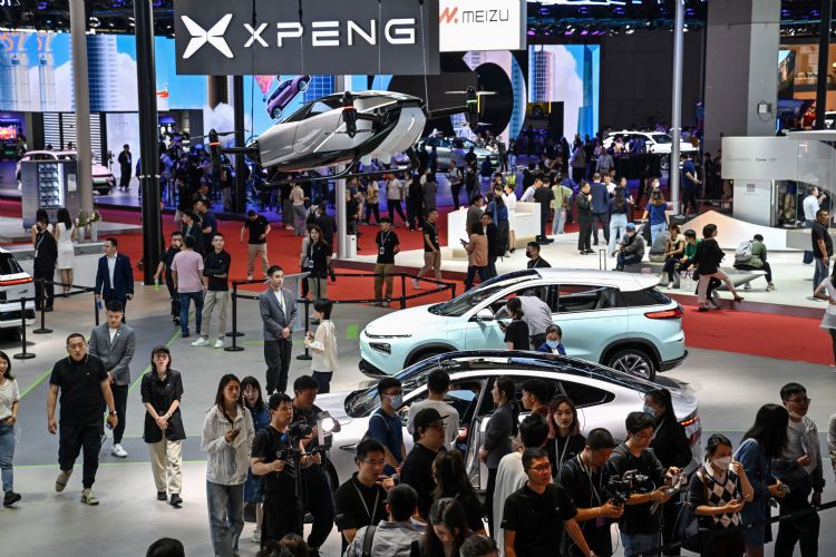 小鹏汽车CEO何小鹏近日亲赴德国与大众汽车高层会谈。法新社 小鹏汽车CEO何小鹏近日亲赴德国与大众汽车高层会谈。法新社