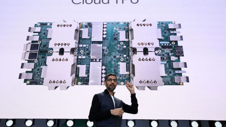 Google TPU芯片结合OCS技术，突破数据中心扩展瓶颈