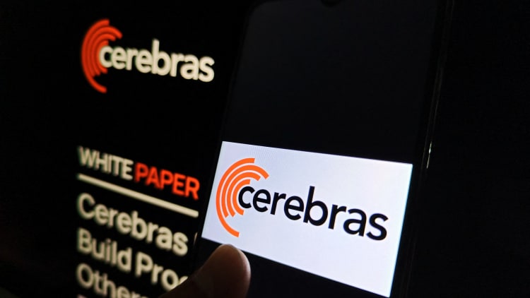 Cerebras纳斯达克上市，募资55.5亿美元