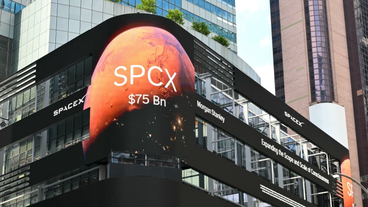 SpaceX上市估值破2万亿美元,业务迎挑战
