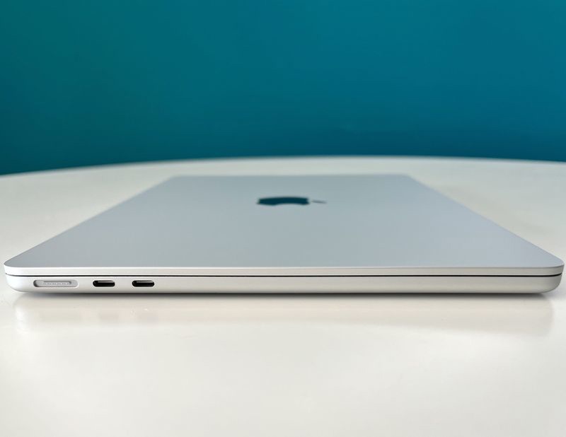 幸运用户提前 1 天收到苹果 M2 芯片版 MacBook Air