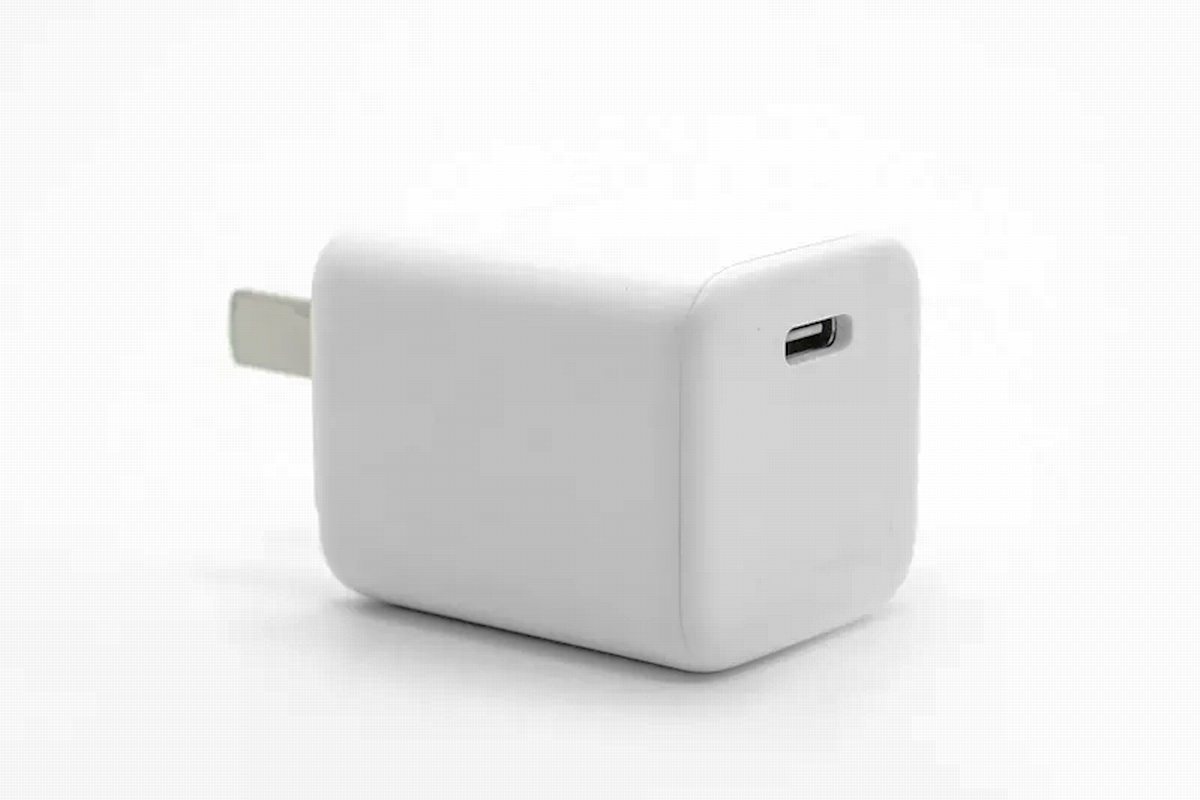 酷科推出30W氮化镓迷你充,这小玩意能喂饱iPhone 13 Pro Max-充电头网