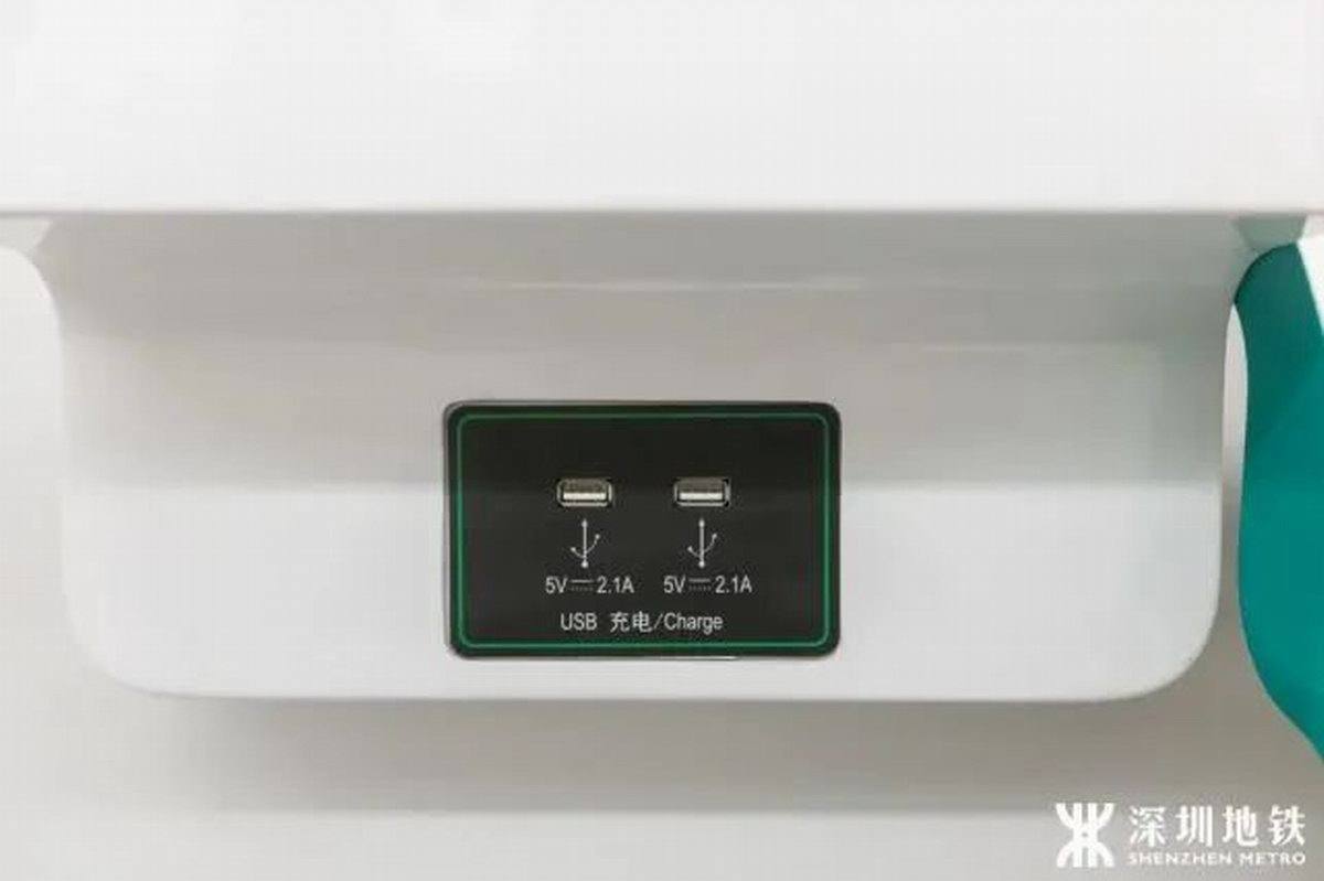 深圳地铁6号线支线配备手机充电台,为旅客缓解低电量恐慌-充电头网