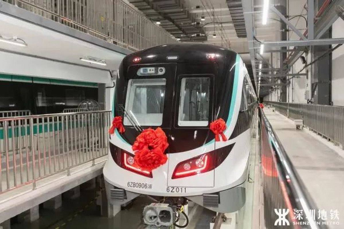 深圳地铁6号线支线配备手机充电台,为旅客缓解低电量恐慌-充电头网