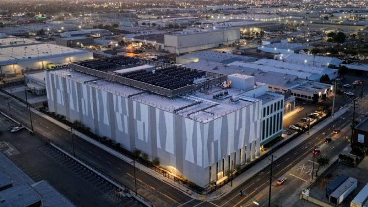 亚马逊工程师支持政府监管AI数据中心建设