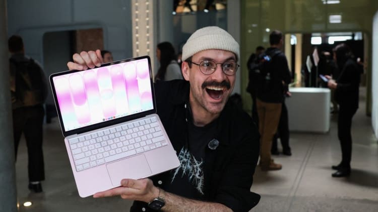 苹果“变废为宝”策略：MacBook Neo成热销明星