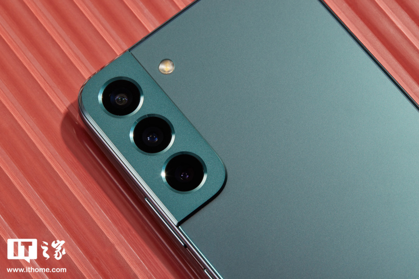 比起谷歌 Pixel 手机，三星 Galaxy S22 对第三方相机 App 开发支持更好