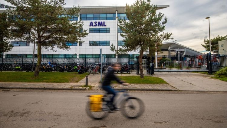 ASML与工会达成协议,裁员人数将少于预期