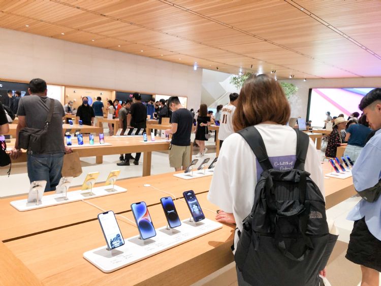 NAND近期传出假性缺货现象，据传与iPhone 15新机改换旧规密切相关。符世旻摄