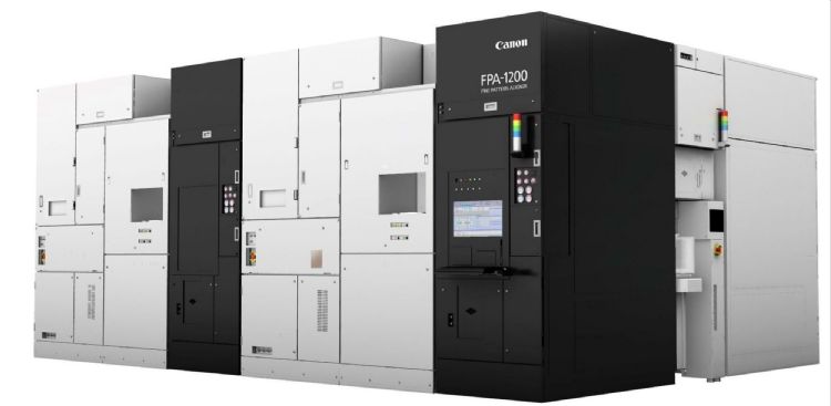 Canon推出,采用纳米压印微影技术的最新半导体制造系统FPA-1200NZ2C。该设备不但可以用来制造最先进的5纳米节点逻辑芯片,还具有降低降低整体拥有成本的优势。Canon Canon推出,采用纳米压印微影技术的最新半导体制造系统FPA-1200NZ2C。该设备不但可以用来制造最先进的5纳米节点逻辑芯片,还具有降低降低整体拥有成本的优势。Canon