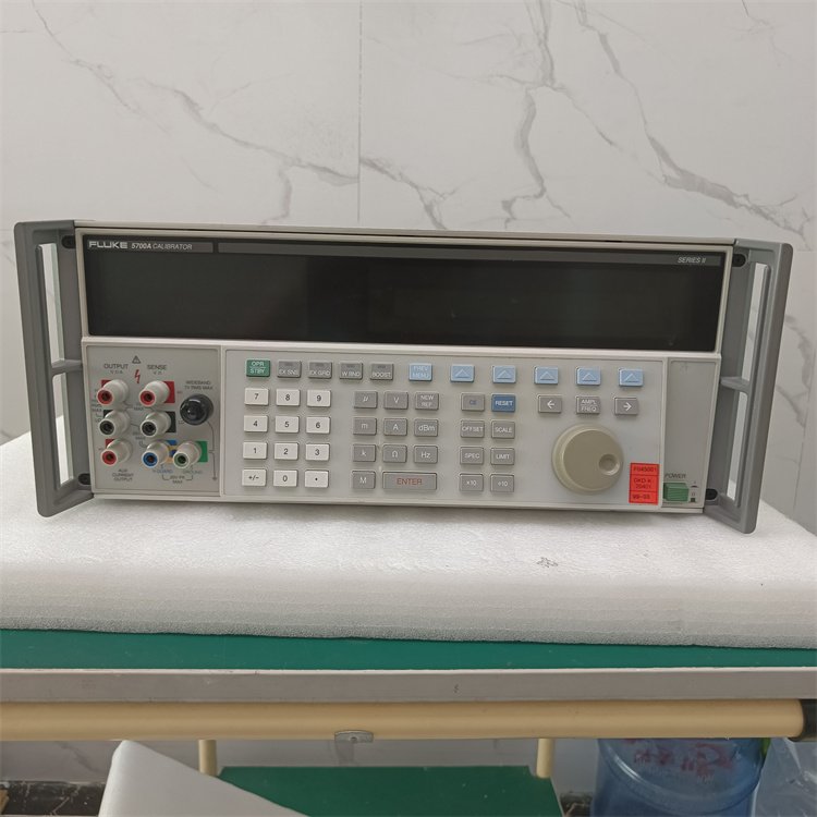 福禄克5700A多功能校准仪