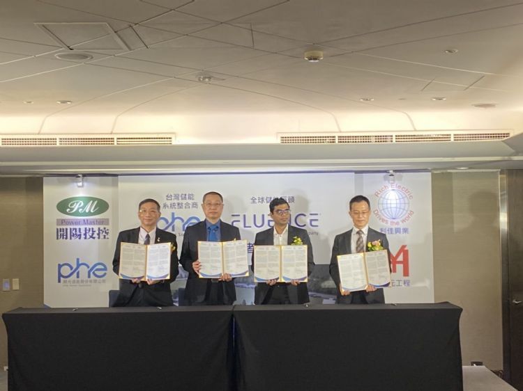 开阳与储能龙头Fluence签约记者会。左二为开阳董事长蔡宗融。开阳
