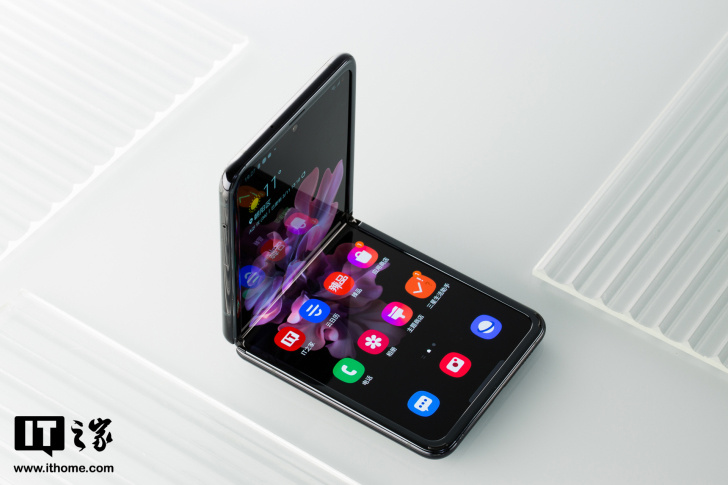 三星 Galaxy Unpacked 海报曝光:8 月 10 日发布 Z Fold4 / Flip4、Watch 5/5 Pro 三星Galaxy Z Flip