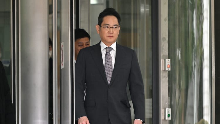 李在熔千日会长生涯：三星如何走出低谷？