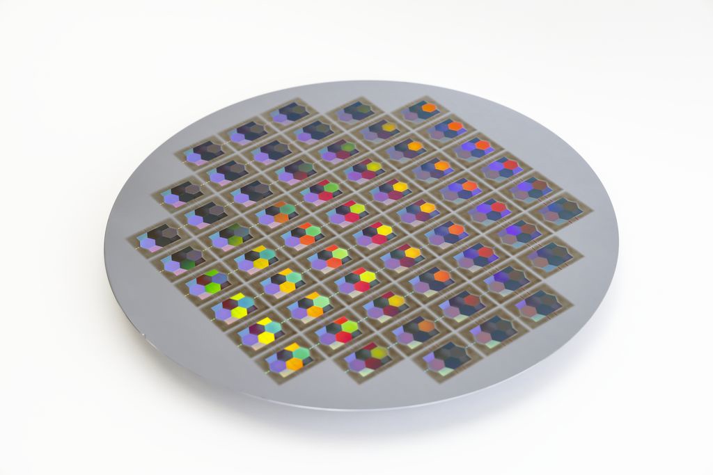 非光刻方案,佳能开始销售 5nm 芯片生产设备