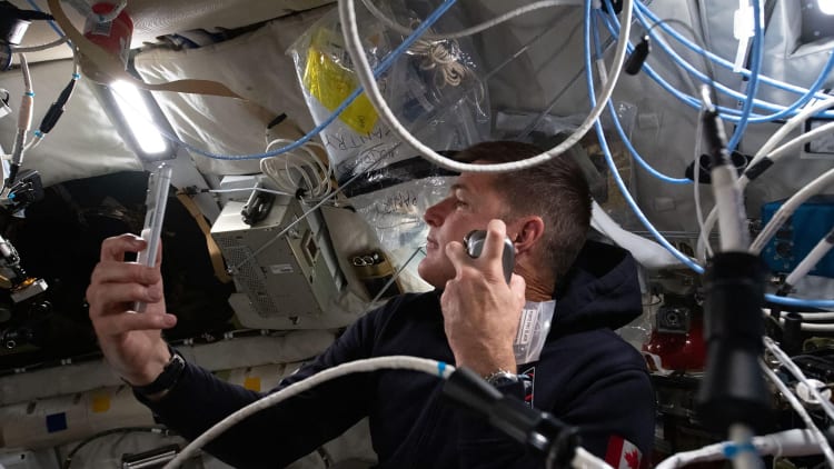 NASA绕月任务中iPhone成太空人新宠