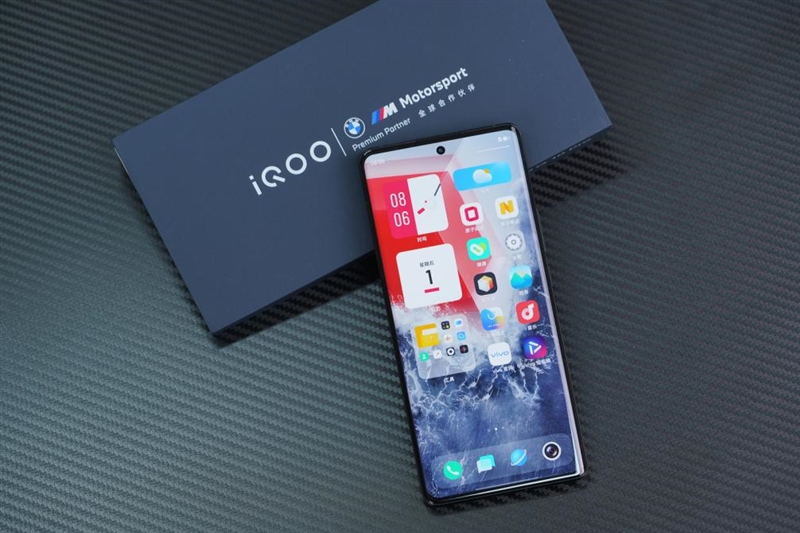 充电迈入10分钟！iQOO 10 Pro评测：又快又凉的骁龙8+旗舰