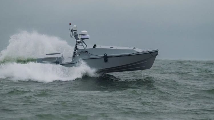 美军首次实战使用无人艇,打击伊朗海军基地设施