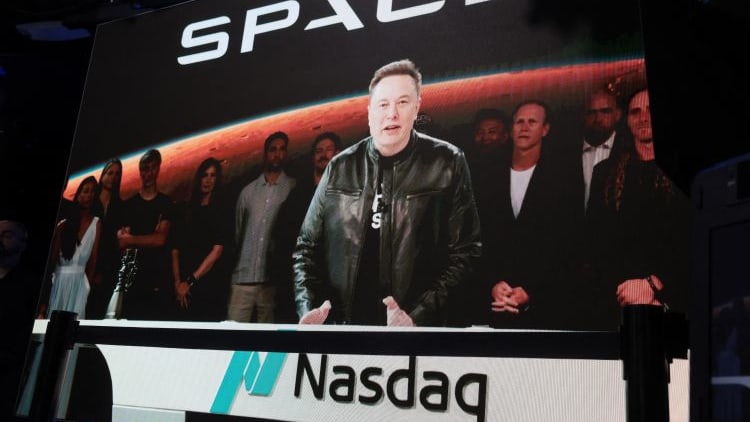 SpaceX市值破2.5万亿,马斯克预测万亿营收