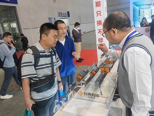 直线导轨的精度会受到那些因素影响？