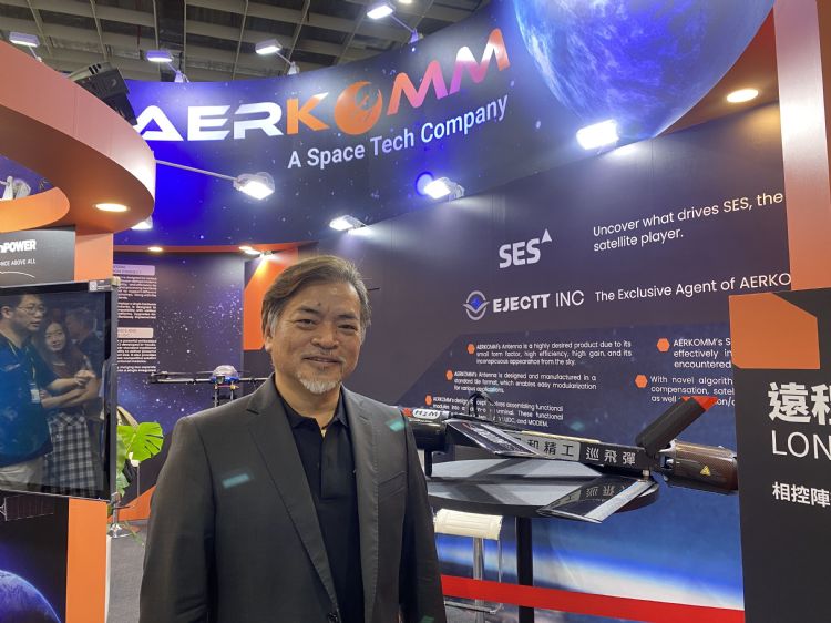 美商Aerkomm总经理许庭祯曾任台湾面板产业要职,具有多年国际布局策略经验。谢承学摄 美商Aerkomm总经理许庭祯曾任台湾面板产业要职,具有多年国际布局策略经验。谢承学摄