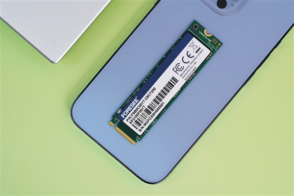 飙上7GB/s!江波龙XP2100 SSD图赏