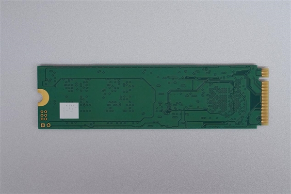 飙上7GB/s!江波龙XP2100 SSD图赏