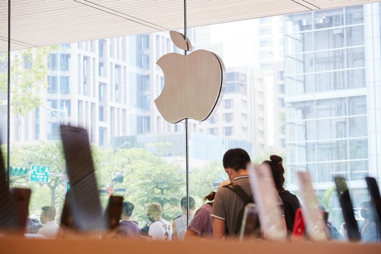 全系列iPhone 15都搭载动态岛,3D传感光学元件需求增加,但雷射芯片市占版图有所变化。李建梁摄(数据照) 全系列iPhone 15都搭载动态岛,3D传感光学元件需求增加,但雷射芯片市占版图有所变化。李建梁摄(数据照)