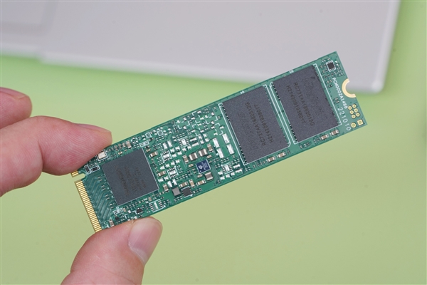 飙上7GB/s!江波龙XP2100 SSD图赏