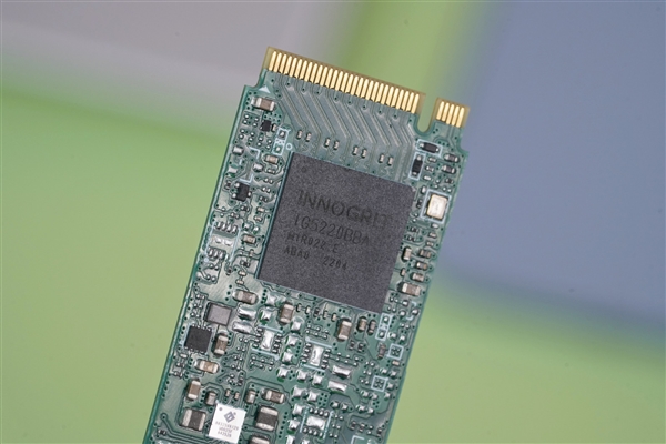飙上7GB/s!江波龙XP2100 SSD图赏