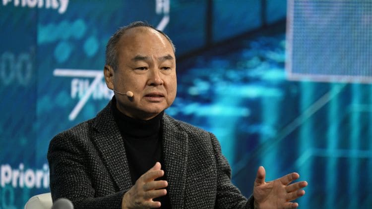 英特尔获美国政府与软银双重注资，未来能否翻盘？