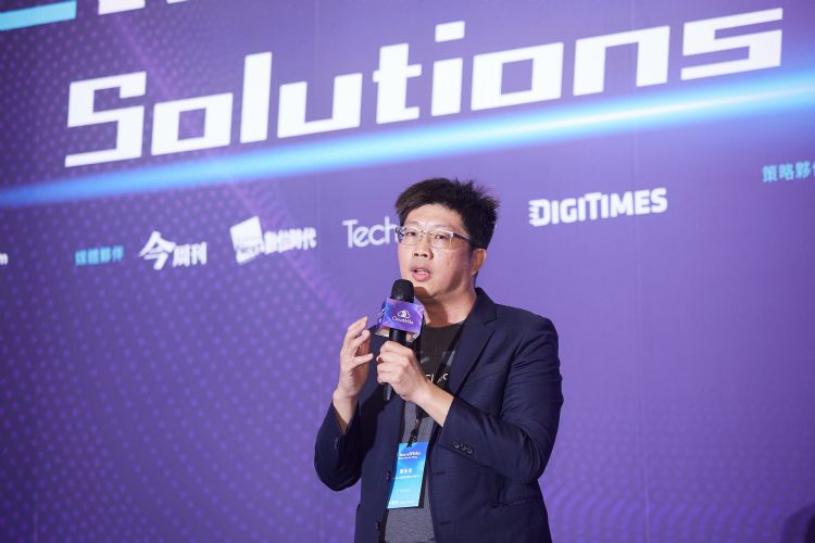 万里云创始人暨董事长刘永信指出,生成式AI走向生态系,带动AI应用更蓬勃。李建梁摄 万里云创始人暨董事长刘永信指出,生成式AI走向生态系,带动AI应用更蓬勃。李建梁摄