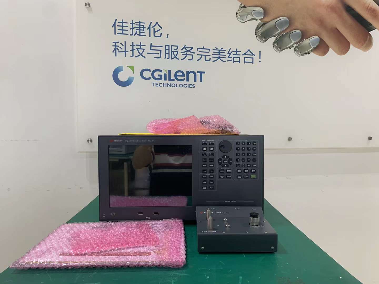 ​keysight M9018A PXIe 机箱：18 插槽，3U，4 GB/s，第 2 代