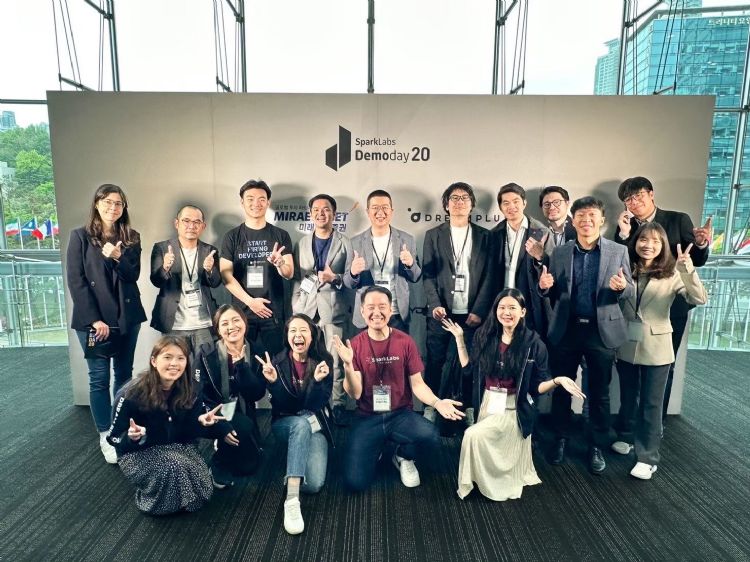 SparkLabs Taiwan率团前往韩国参访。SparkLabs