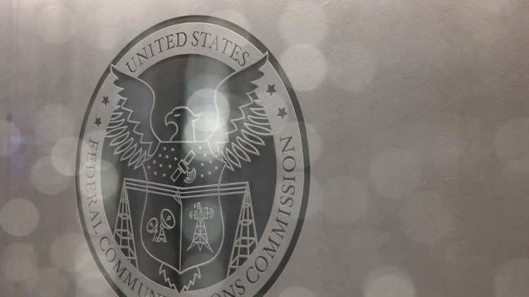 美国拍卖频谱筹资，加速清除中国电信设备