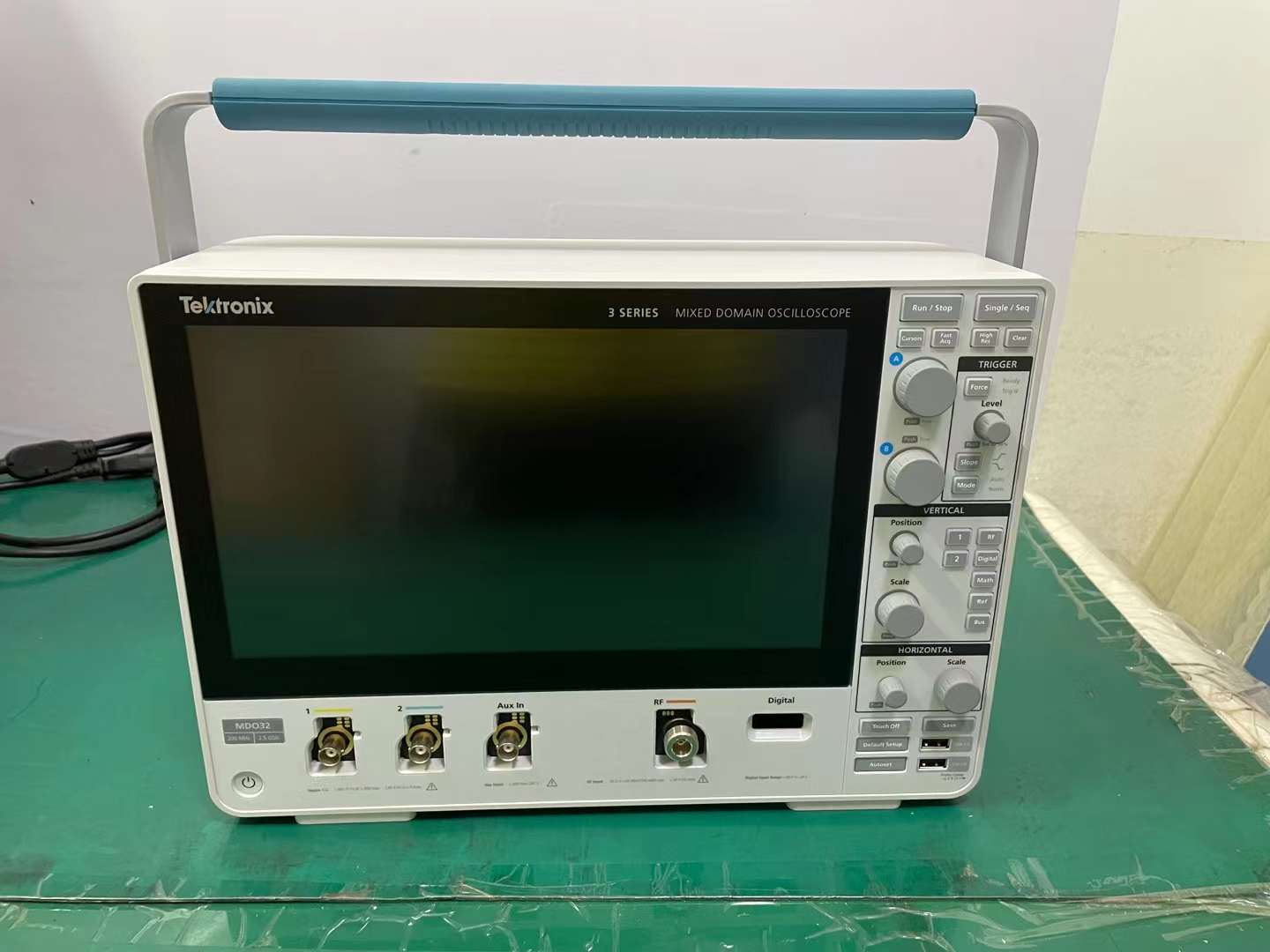 MDO32/回收出售泰克 Tektronix MDO32混合域示波器