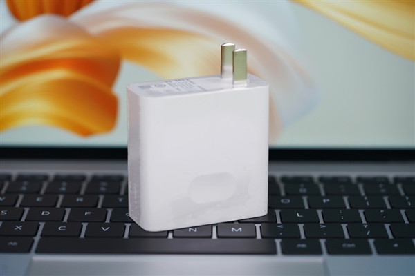 14.2英寸3.1K屏!华为MateBook X Pro开箱图赏