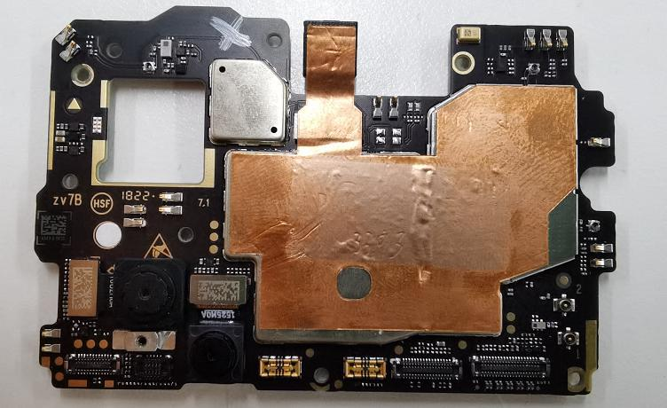中兴 Axon 40 SE 真机照泄露,配备屏下摄像头 图片 13