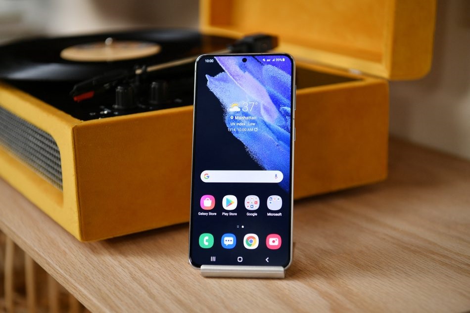 CINNO：预计 7 月和 8 月手机面板价格全线承压，AMOLED 面板价格将下降 1 美元